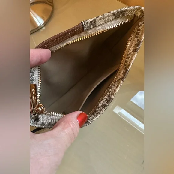 Michael Kors waist purse (wallet, Fannie pack) , size L/XL - Picture 4 of 6